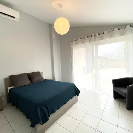 Avec Piscine, 10 Pers, Carpentras, 145m², 5 Ch, Jardin, Clim, Proche Luberon - Fr-1-767-12 Villa *